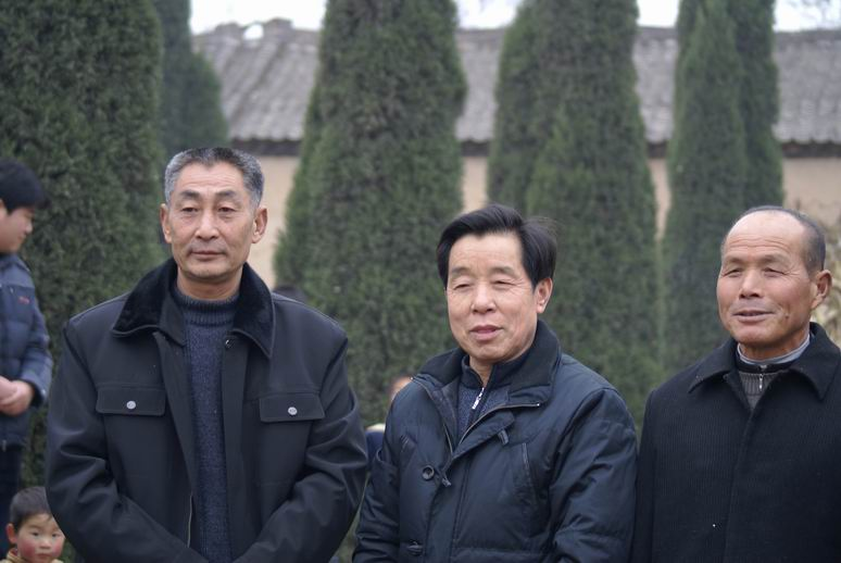 荆楚宗亲与夏店理事会长夏店留影
