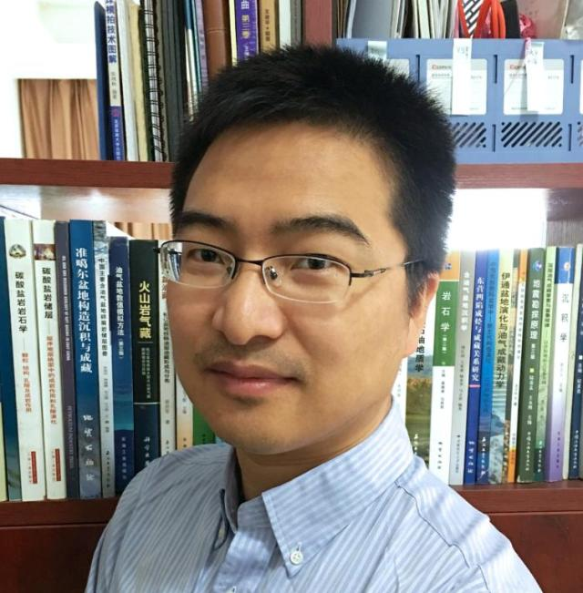 平宏伟，男，河北承德人，1982年5月出生。中国地质大学（武汉）博士，教授。