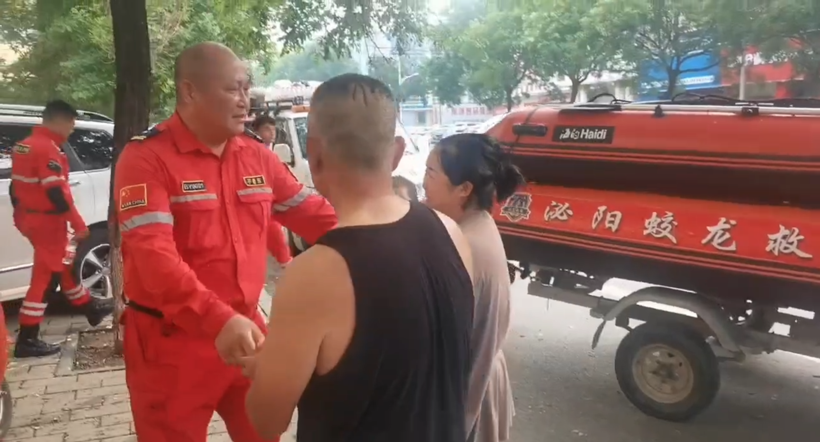 救援队奋力前行，河北救援行动展现人间大爱!