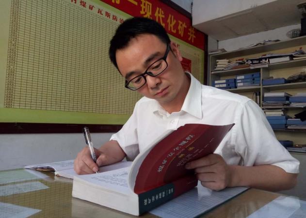 劳模事迹：记三门峡市“五一劳动奖章”获得者、河南能源、义煤公司劳动模范、耿村煤矿通风队技术员平江伟