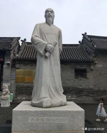 山青如黛花开似银两句诗 四人续作二百年